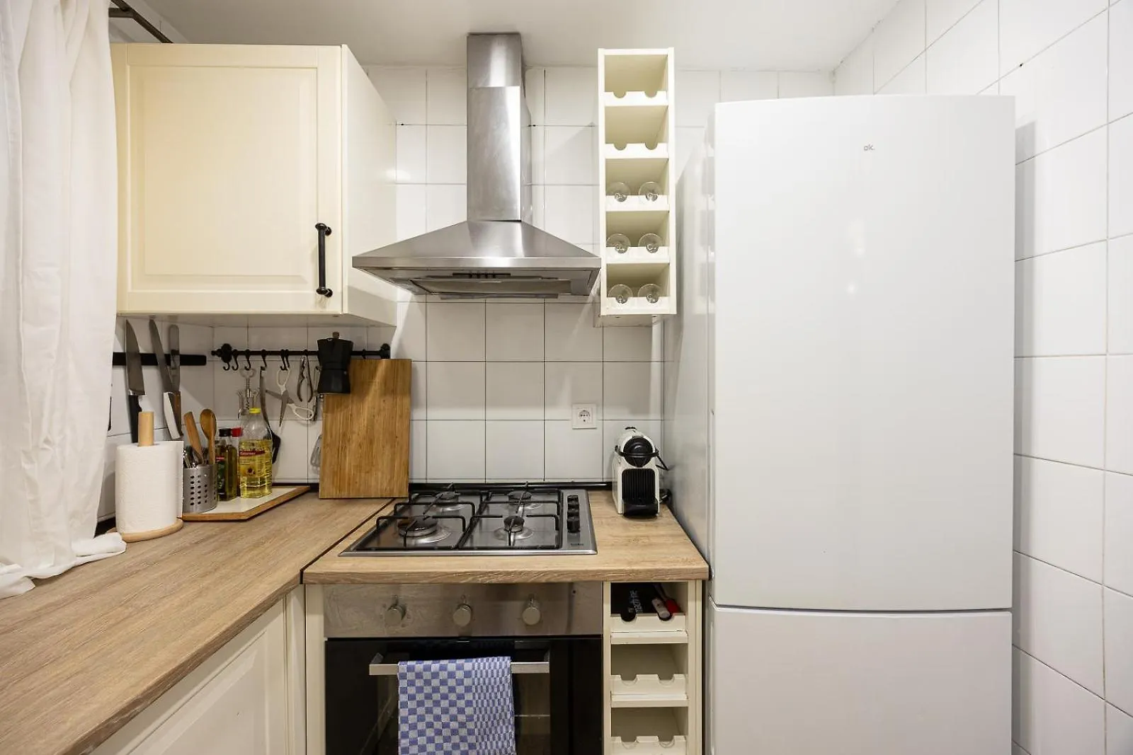 Vintage 3 Bdr Apartment Esplugues de Llobregat 0*,  İspanya