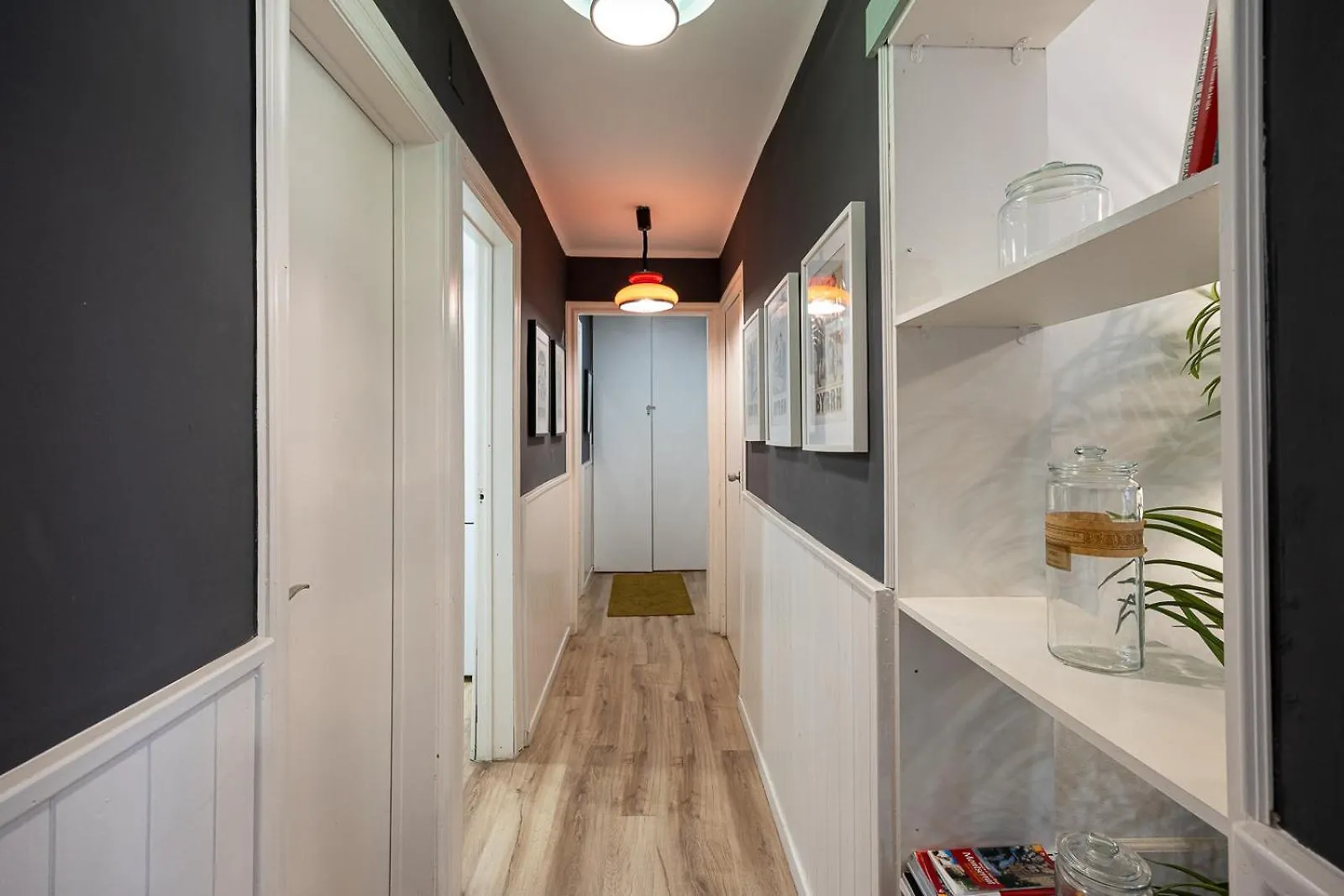 Vintage 3 Bdr Apartment Esplugues de Llobregat İspanya