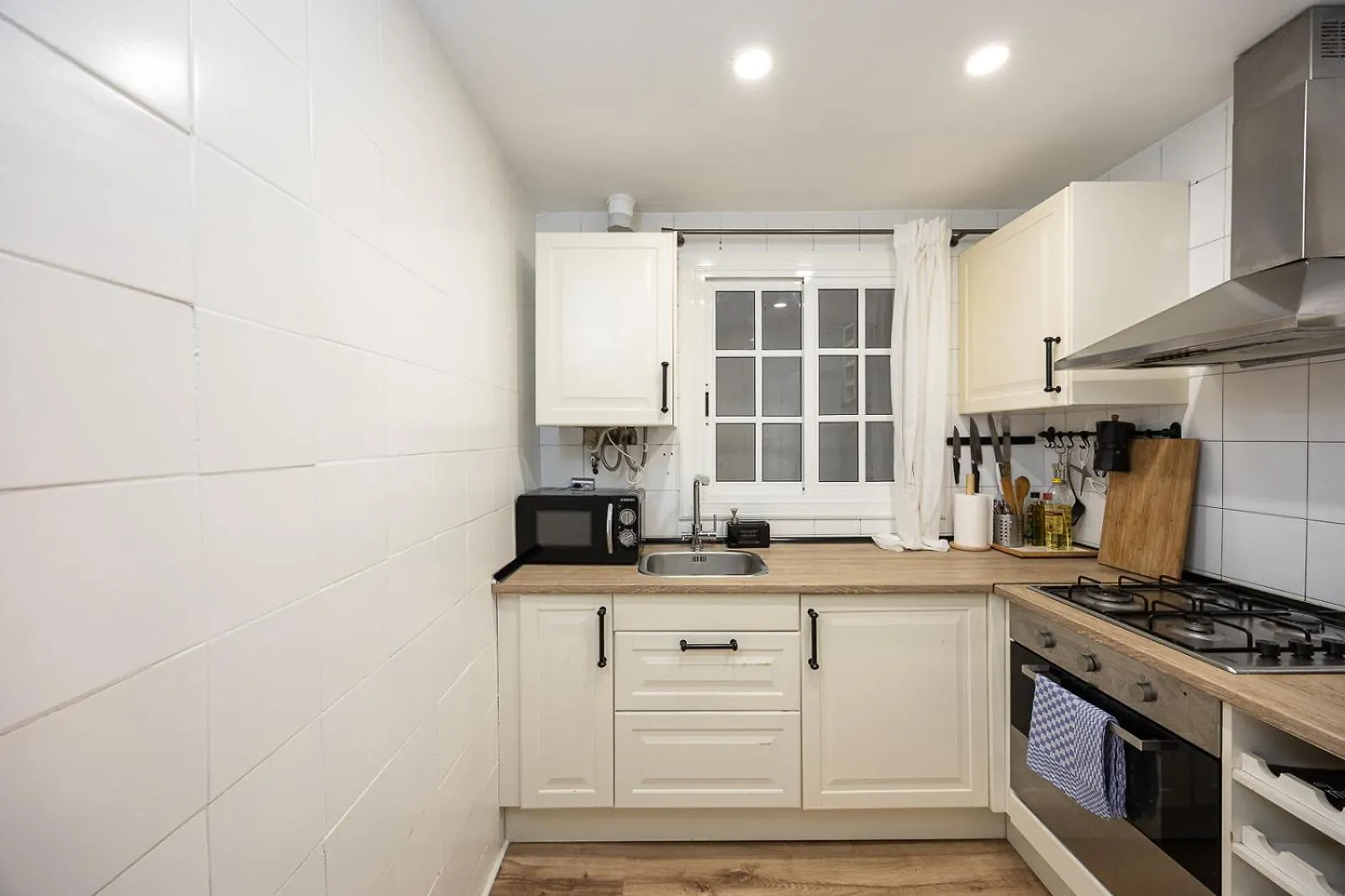 Vintage 3 Bdr Apartment Esplugues de Llobregat