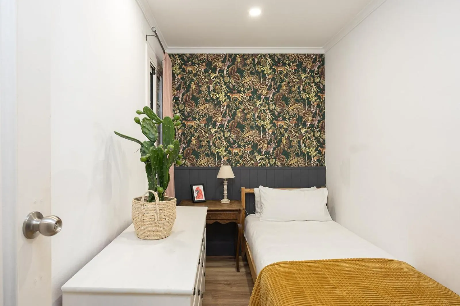 Vintage 3 Bdr Apartment Esplugues de Llobregat 0*,
