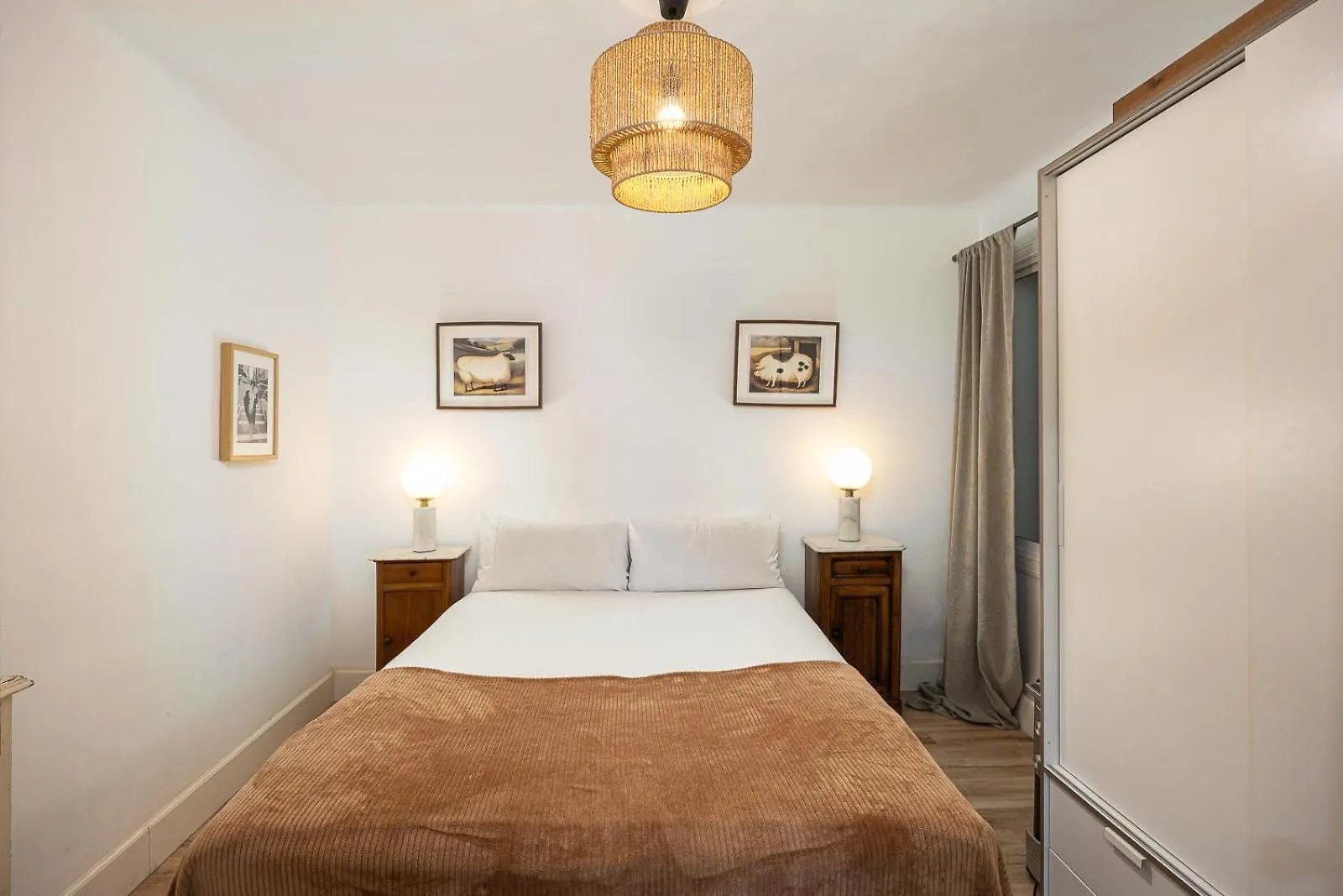Vintage 3 Bdr Apartment Esplugues de Llobregat