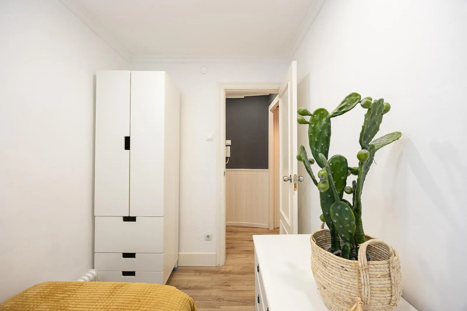 Vintage 3 Bdr Apartment Esplugues de Llobregat 0*,  İspanya